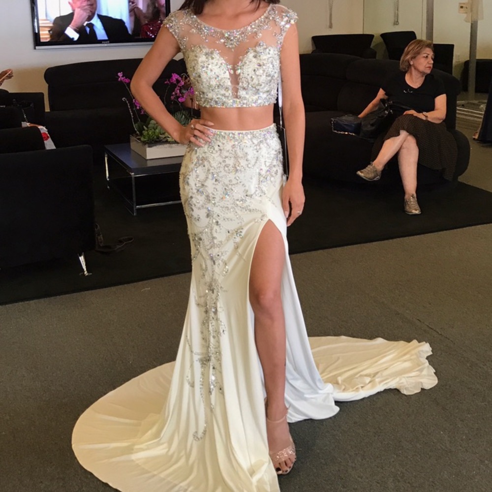 White jersey fabric prom dress! Only worn 2 times